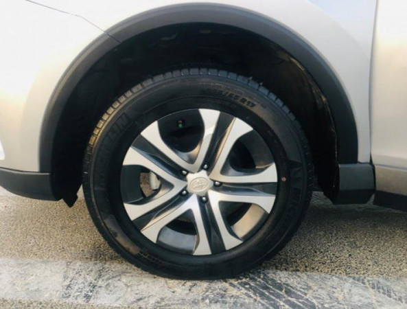 Toyota RAV 4 2018  Silver LHD Gasoline AT SUV 2WD view 7