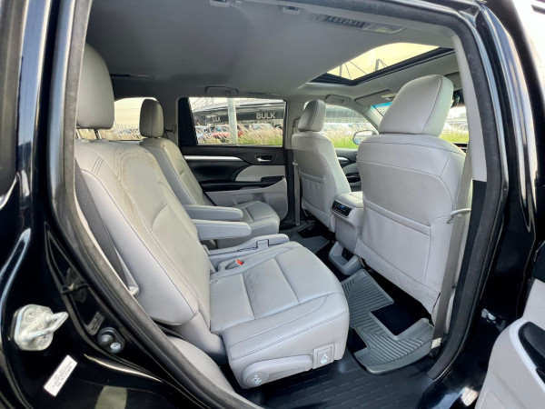 Toyota Highlander 2018/ Black LHD Petrol AT SUV 4WD view 2