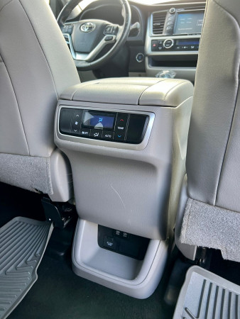 Toyota Highlander 2018/ Black LHD Petrol AT SUV 4WD view 5
