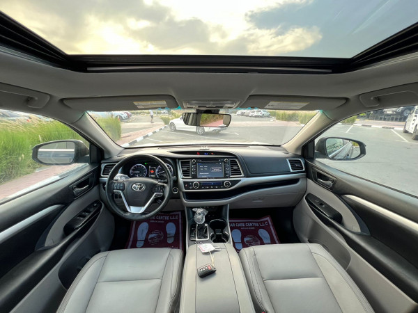 Toyota Highlander 2018/ Black LHD Petrol AT SUV 4WD view 6