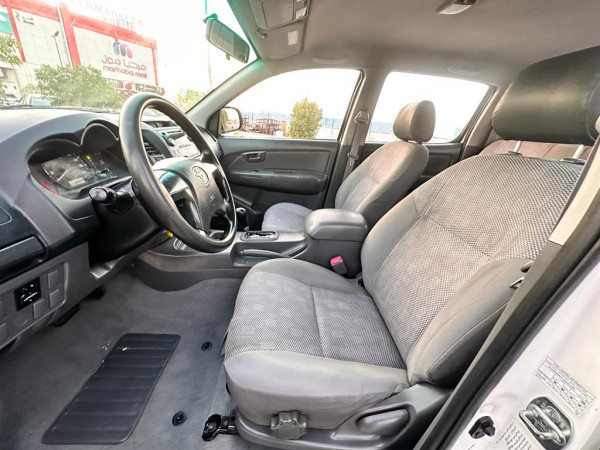 Toyota Hilux 2014/ White LHD Petrol AT Pickup 2WD view 2