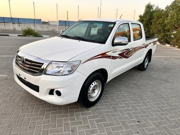 Toyota Hilux 2014/ White LHD Petrol AT Pickup 2WD view 11