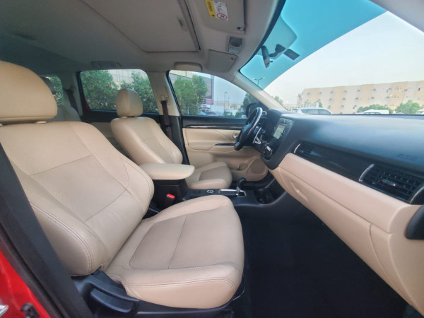 Mitsubishi Outlander 2016/ Red LHD Petrol AT SUV 4WD view 2