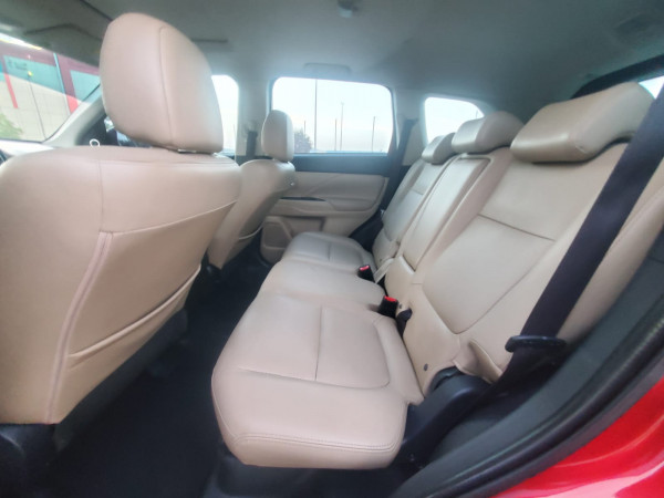 Mitsubishi Outlander 2016/ Red LHD Petrol AT SUV 4WD view 3