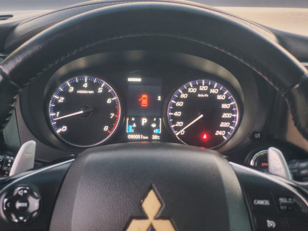 Mitsubishi Outlander 2016/ Red LHD Petrol AT SUV 4WD view 8