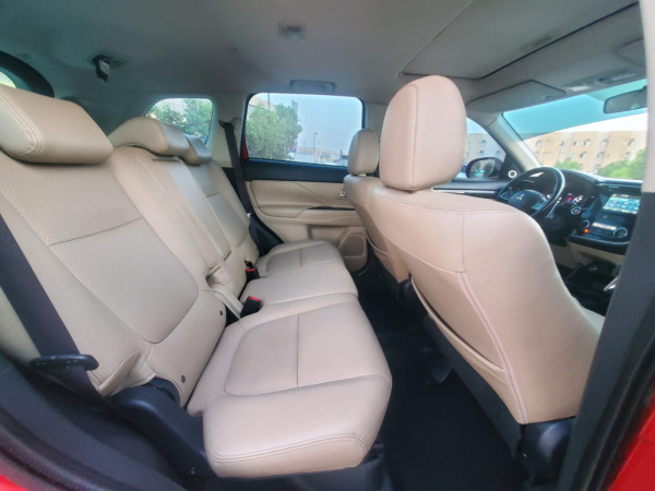 Mitsubishi Outlander 2016/ Red LHD Petrol AT SUV 4WD view 16