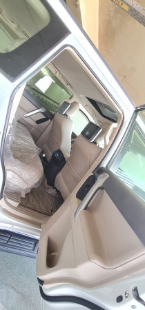 Toyota Prado 2020/ White LHD Petrol AT SUV 4WD view 10