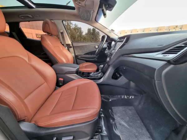 Hyundai Santa Fe 2015/ White LHD Gasoline AT SUV 4WD view 3