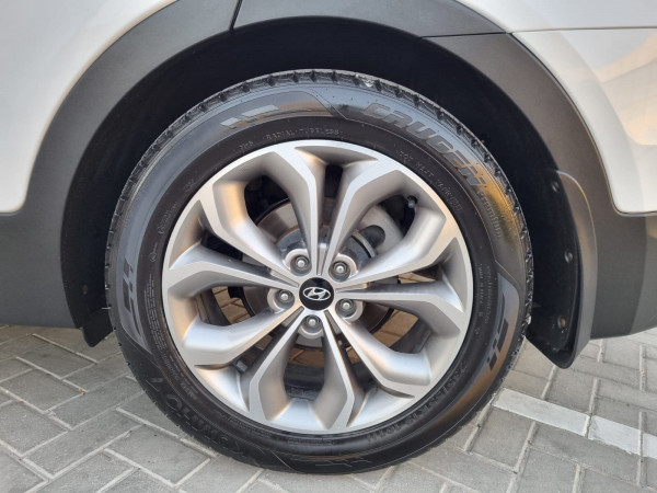 Hyundai Santa Fe 2015/ White LHD Gasoline AT SUV 4WD view 13
