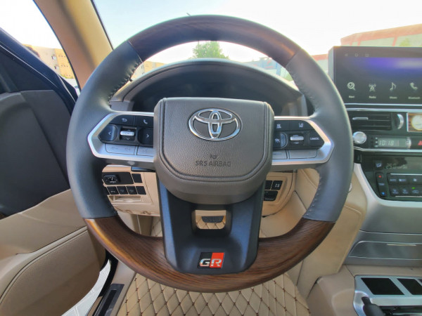 Toyota Land Cruiser 2014/ Black LHD Petrol AT SUV 4WD view 3