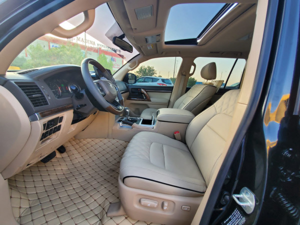 Toyota Land Cruiser 2014/ Black LHD Petrol AT SUV 4WD view 6