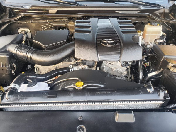 Toyota Land Cruiser 2014/ Black LHD Petrol AT SUV 4WD view 14