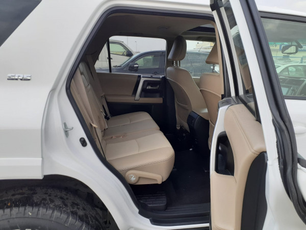 Toyota 4-Runner 2016/ White LHD Petrol AT SUV 4WD view 6
