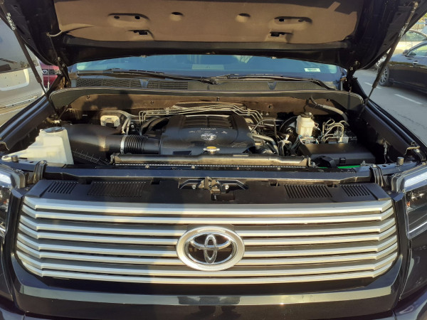 Toyota Tundra 2017/ Black LHD Diesel AT Pickup 4WD view 8