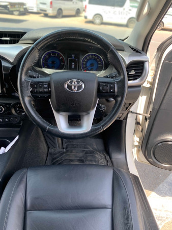 Toyota Hilux 2017  White RHD Diesel AT Pickup 4WD view 7