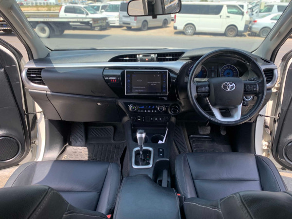 Toyota Hilux 2017  White RHD Diesel AT Pickup 4WD view 10