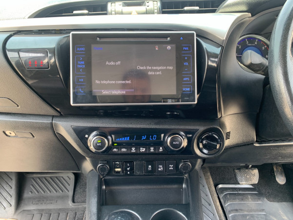 Toyota Hilux 2017  White RHD Diesel AT Pickup 4WD view 11