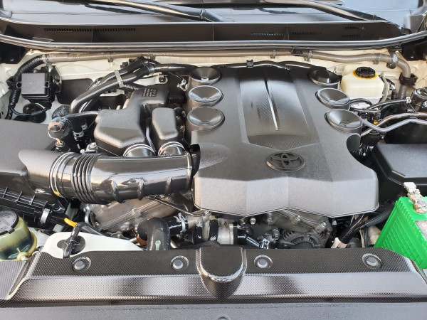 Toyota LAND CRUISER PRADO 2014/ White LHD Petrol AT SUV 4WD view 15