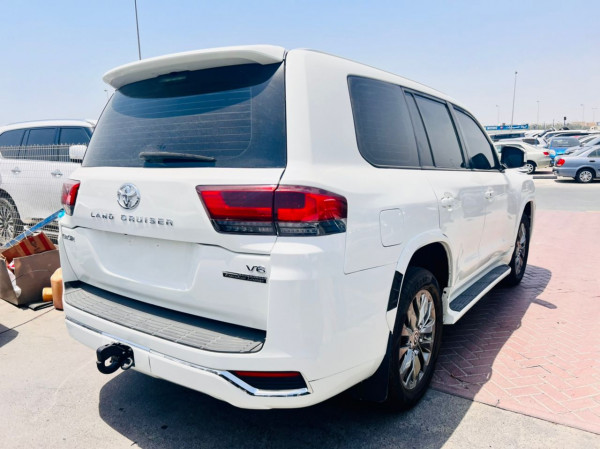 Toyota Land Cruiser 2010  White LHD Petrol AT SUV 4WD view 4