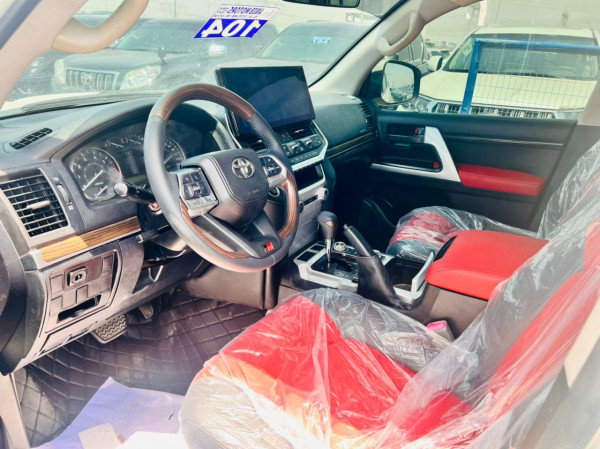 Toyota Land Cruiser 2010  White LHD Petrol AT SUV 4WD view 6