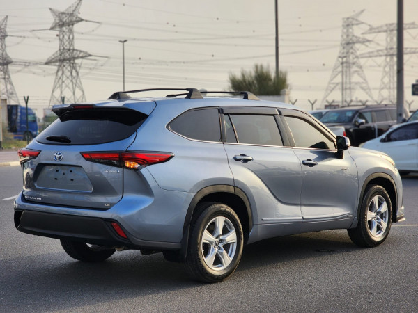 Toyota Highlander 2022  Silver LHD Hybrid AT SUV 2WD view 20