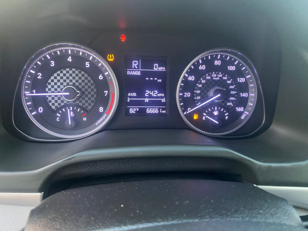 Hyundai Elantra 2019/ Silver LHD Gasoline AT Sedan 2WD view 2