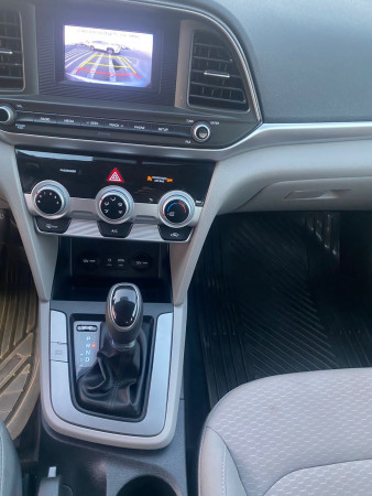 Hyundai Elantra 2019/ Silver LHD Gasoline AT Sedan 2WD view 3