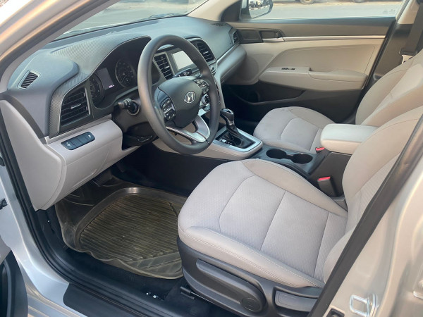 Hyundai Elantra 2019/ Silver LHD Gasoline AT Sedan 2WD view 8