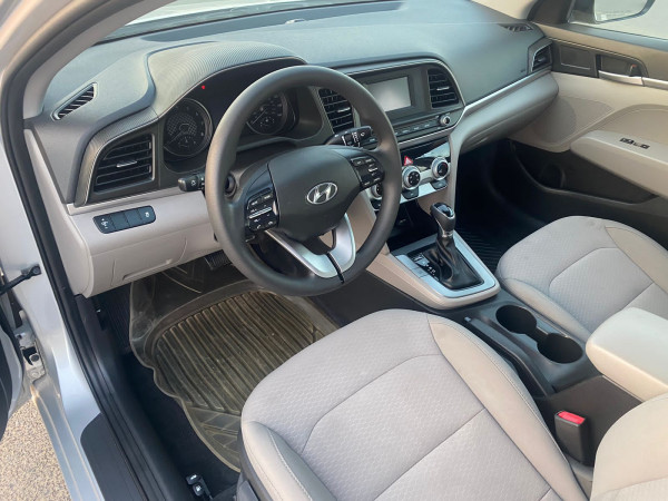 Hyundai Elantra 2019/ Silver LHD Gasoline AT Sedan 2WD view 9