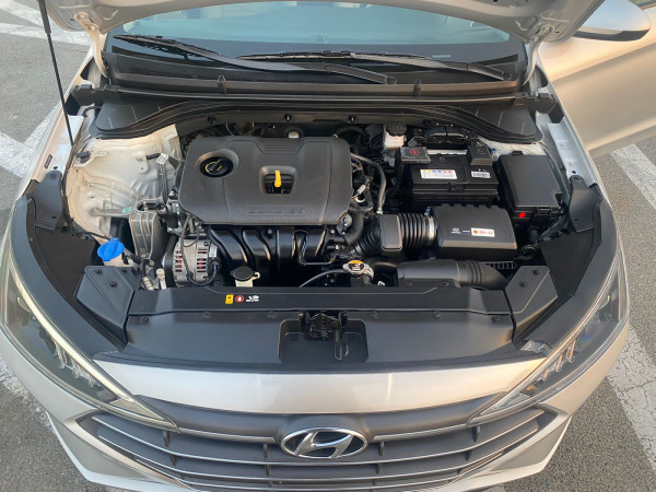 Hyundai Elantra 2019/ Silver LHD Gasoline AT Sedan 2WD view 12