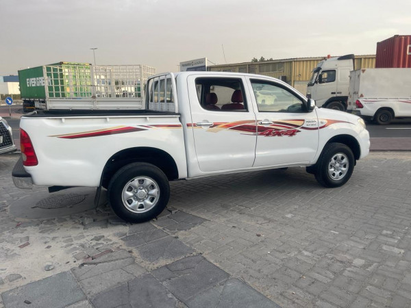 Toyota Hilux 2009  White LHD Petrol MT SUV 4WD view 3