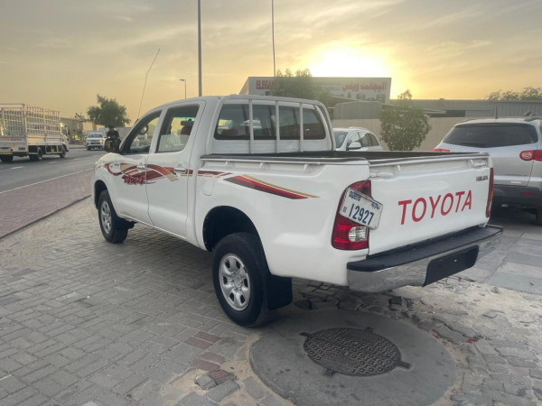 Toyota Hilux 2009  White LHD Petrol MT SUV 4WD view 5