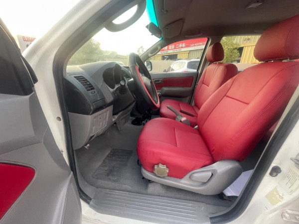 Toyota Hilux 2009  White LHD Petrol MT SUV 4WD view 8