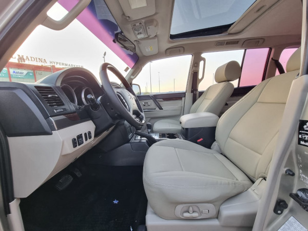 Mitsubishi Pajero 2013/ Silver LHD Petrol AT SUV 4WD view 2