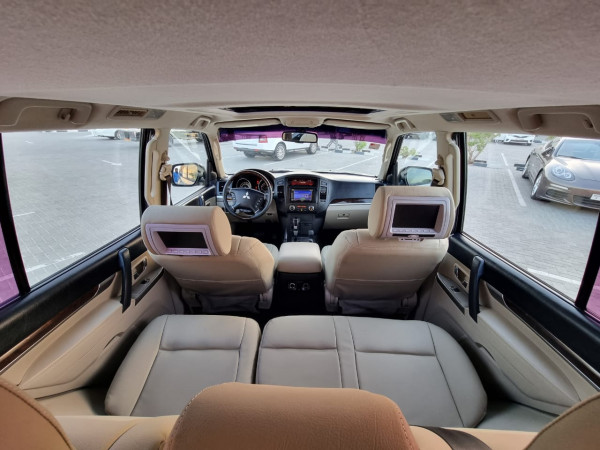 Mitsubishi Pajero 2013/ Silver LHD Petrol AT SUV 4WD view 7