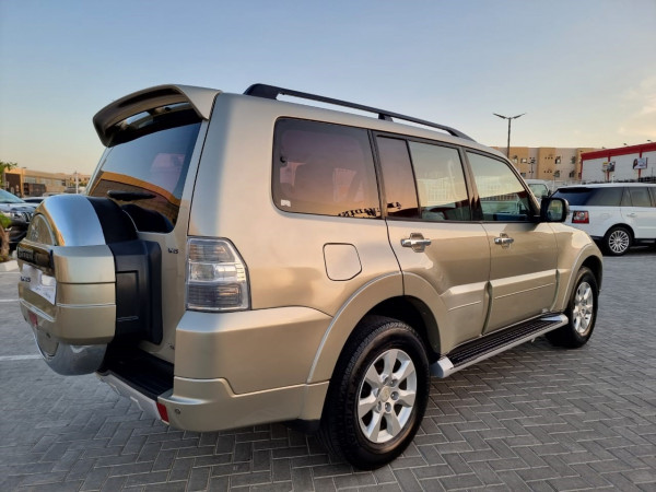 Mitsubishi Pajero 2013/ Silver LHD Petrol AT SUV 4WD view 14