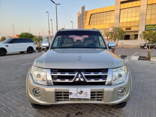 Mitsubishi Pajero 2013/ Silver LHD Petrol AT SUV 4WD view 16