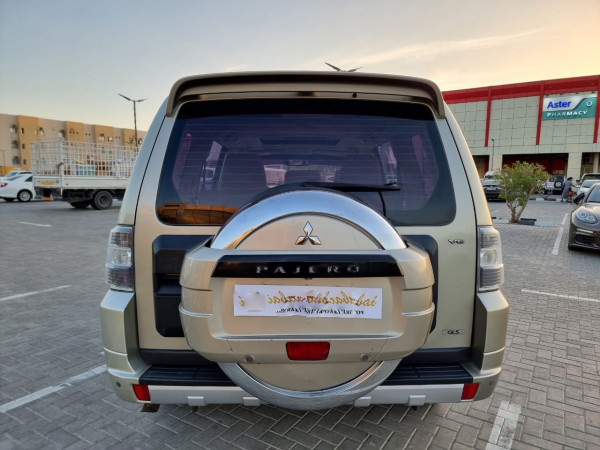 Mitsubishi Pajero 2013/ Silver LHD Petrol AT SUV 4WD view 18