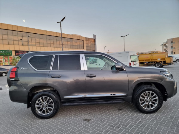 Toyota LAND CRUISER PRADO 2011  Grey LHD Petrol AT SUV 4WD view 16
