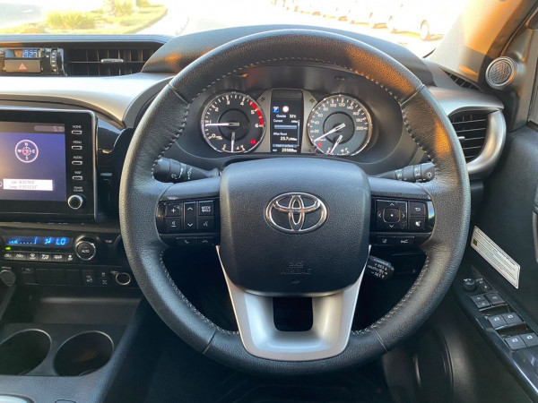 Toyota Hilux 2021  Silver RHD Diesel AT Pickup 4WD view 7