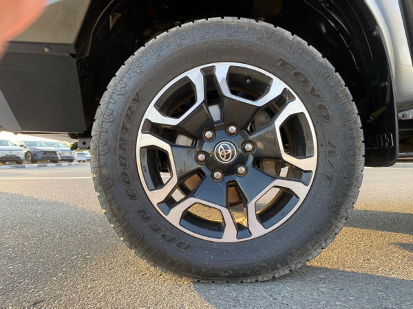 Toyota Hilux 2021  Silver RHD Diesel AT Pickup 4WD view 10