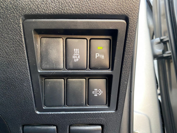 Toyota Hilux 2021  Silver RHD Diesel AT Pickup 4WD view 22