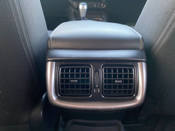 Toyota Hilux 2021  Silver RHD Diesel AT Pickup 4WD view 25