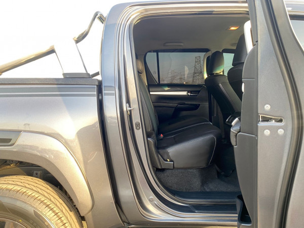 Toyota Hilux 2020/ Grey RHD Diesel AT Pickup 4WD view 9