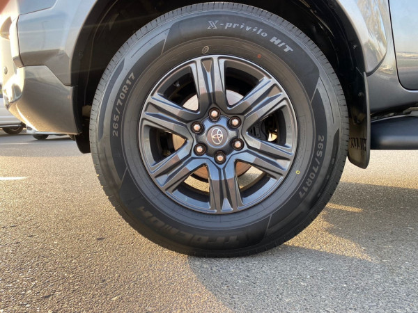 Toyota Hilux 2020/ Grey RHD Diesel AT Pickup 4WD view 30