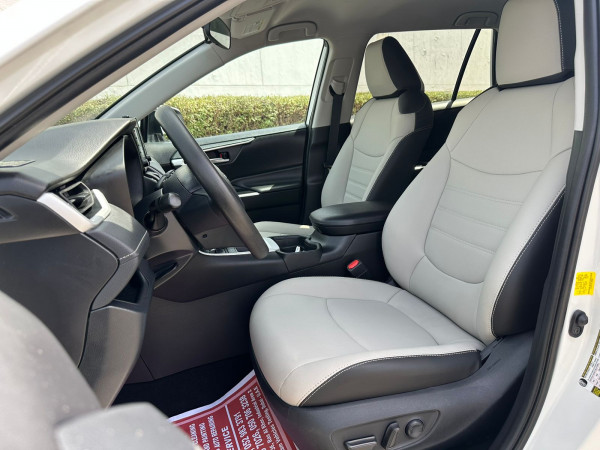 Toyota RAV 4 2020/ White LHD Petrol AT SUV 2WD view 5