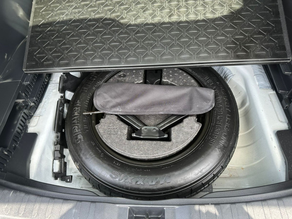 Toyota RAV 4 2020/ White LHD Petrol AT SUV 2WD view 9