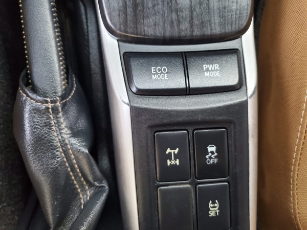 Toyota Fortuner 2018  Silver LHD Petrol AT SUV 4WD view 8