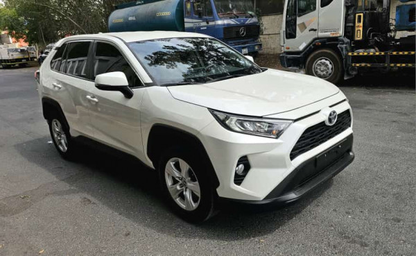 Toyota RAV 4 2019  White LHD Petrol AT SUV 4WD