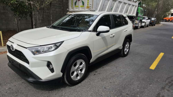 Toyota RAV 4 2019  White LHD Petrol AT SUV 4WD view 8